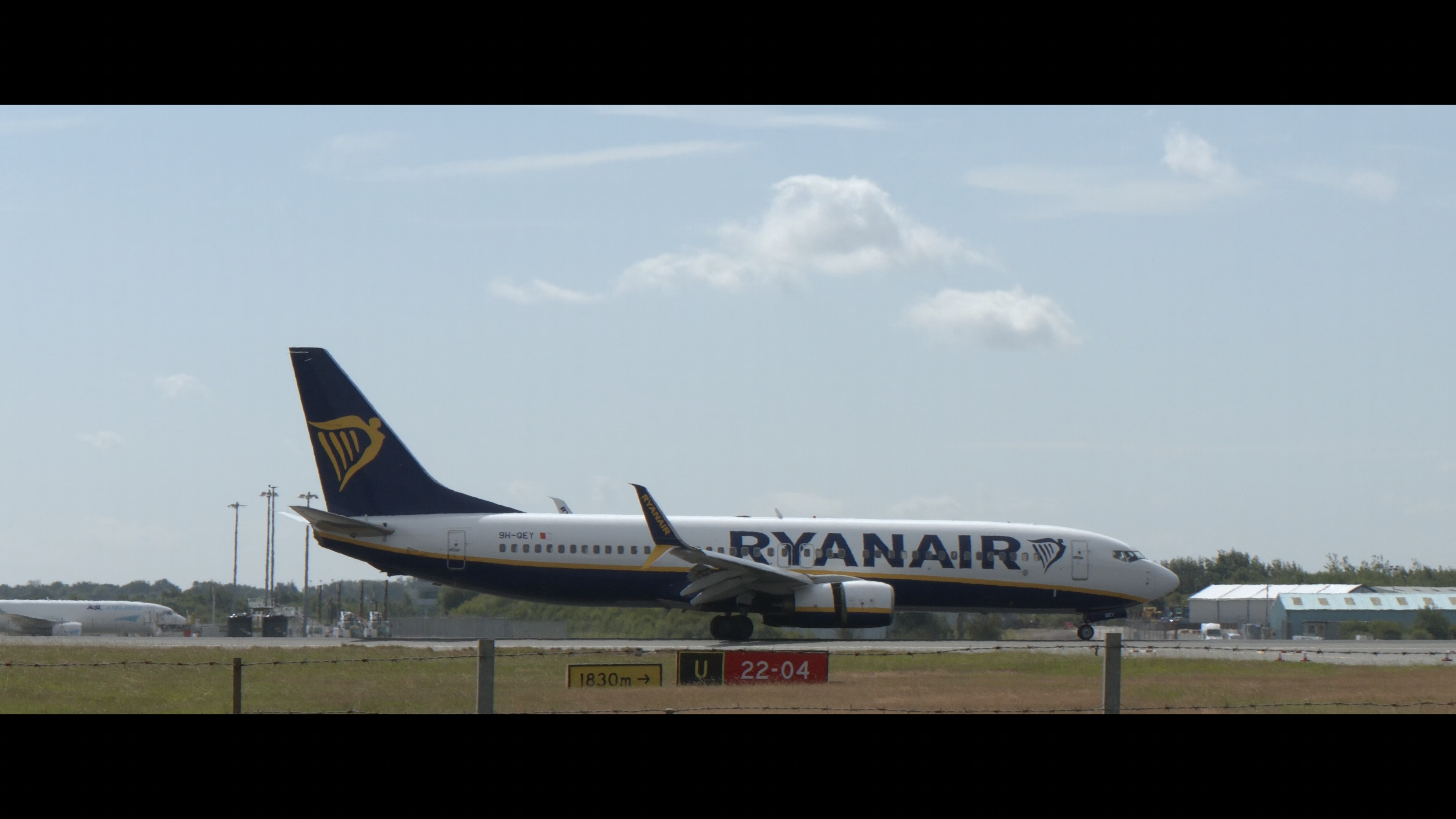 RyanAir Boeing 737 Landing at Stansted -2